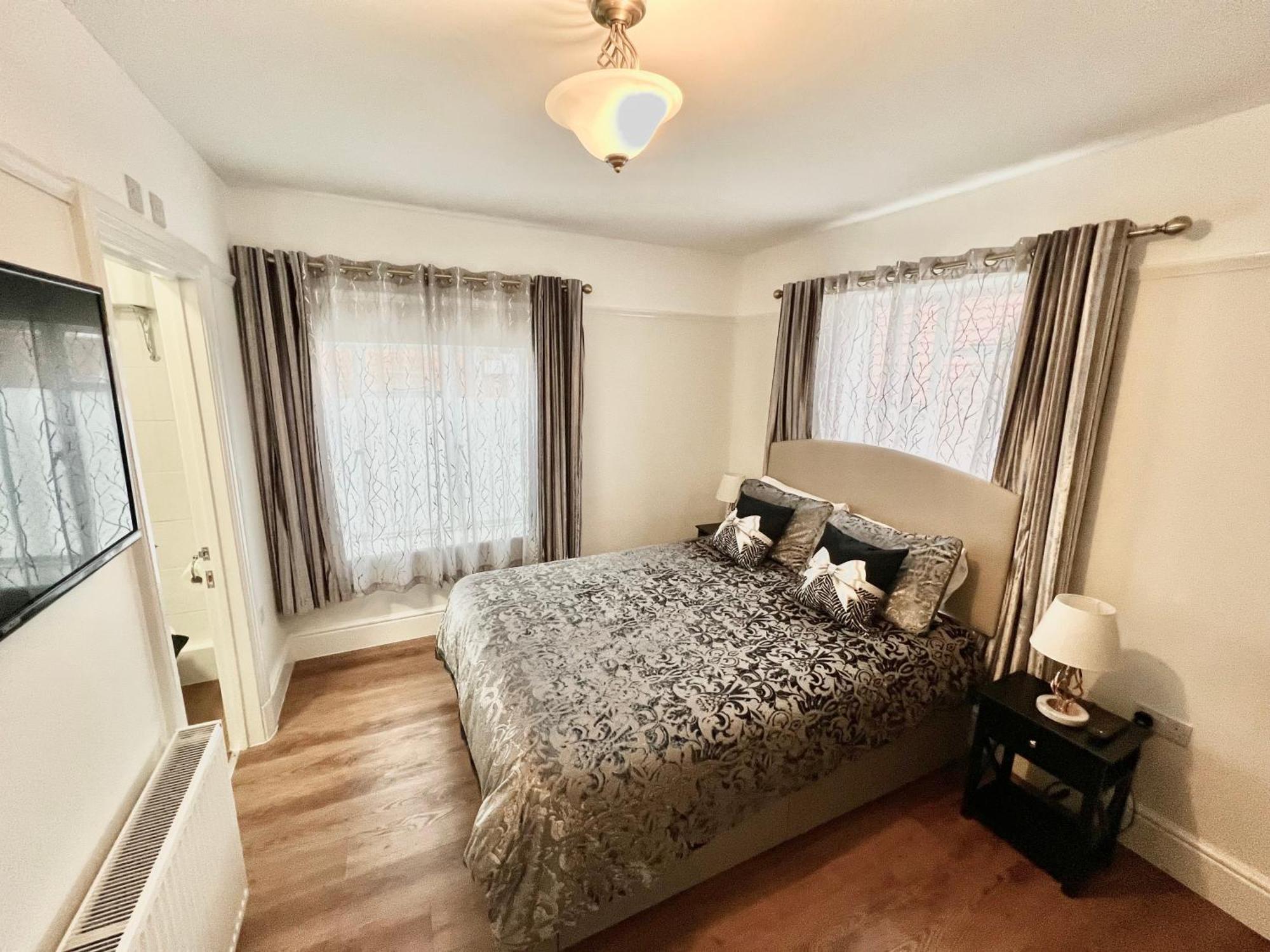 Large Family-Friendly 2Bd Glastonbury Retreat, Sleeps 5 Экстерьер фото