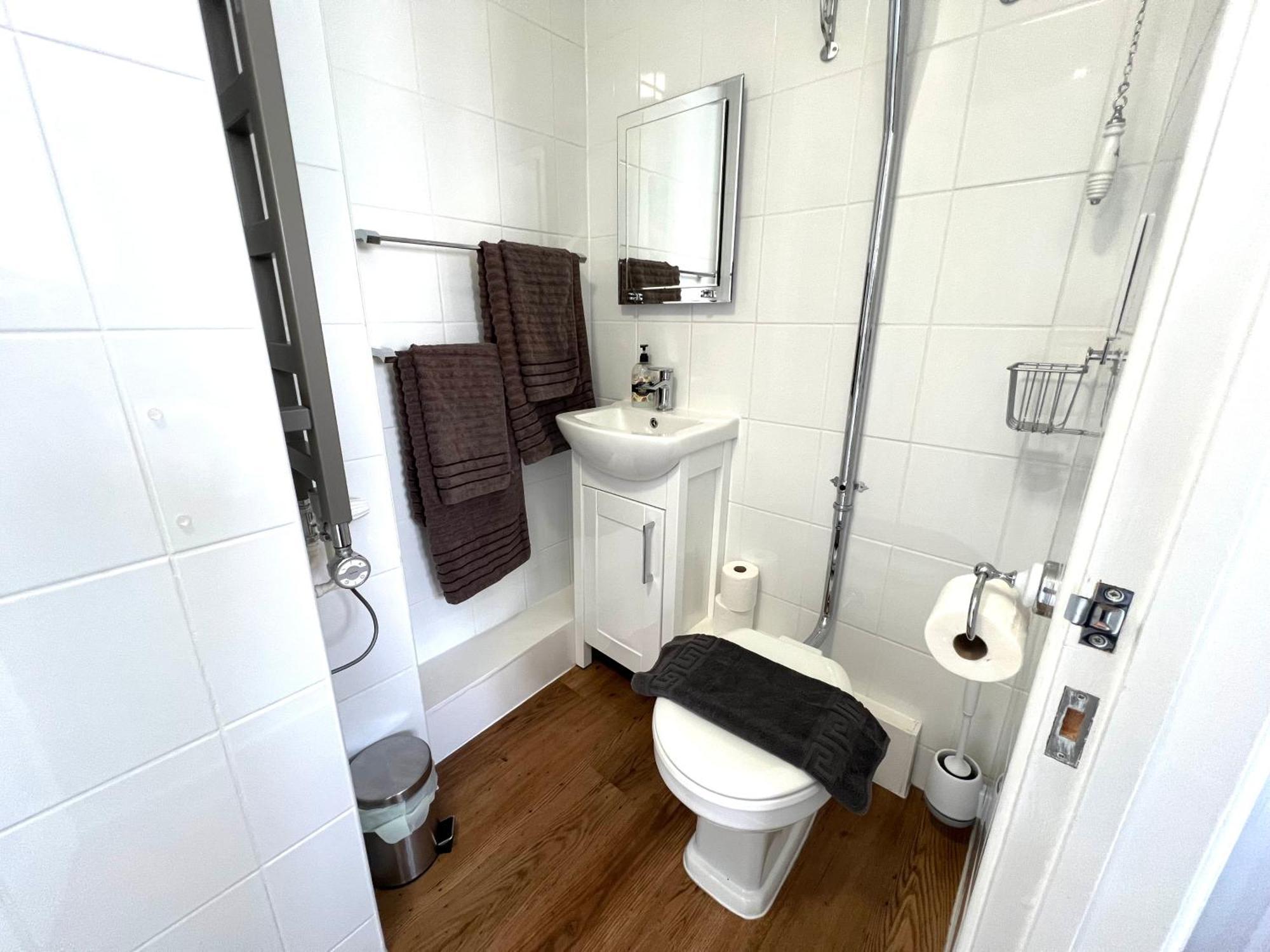 Large Family-Friendly 2Bd Glastonbury Retreat, Sleeps 5 Экстерьер фото